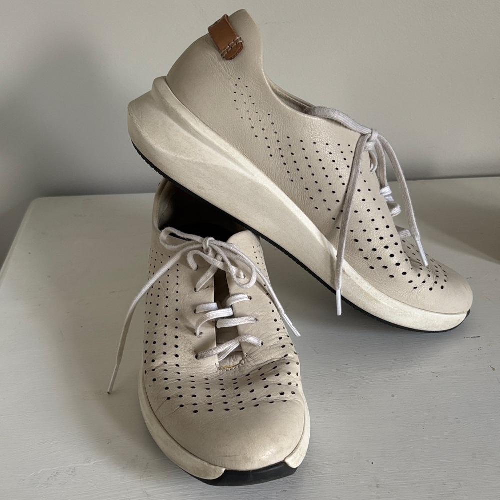 Clarks Women's Cream Perforated Leather Lace-Up Sneakers